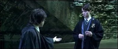 Harry se retrouve face à Tom Jedusor. Parmi ces propositions, que lui révèle-t-il ?