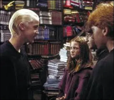 Comment Harry et Ron interrogent-ils Drago ?