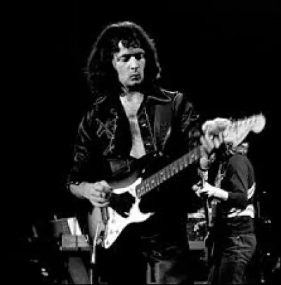 Ritchie Blackmore est le guitariste des :