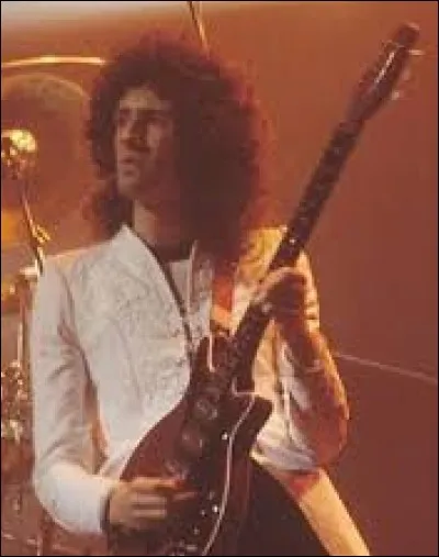 Brian May est le guitariste des :