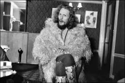 Ginger Baker est le batteur des :