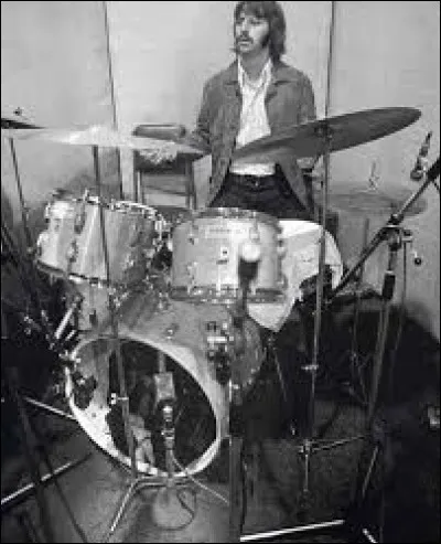 Richard Starkey est le batteur des :