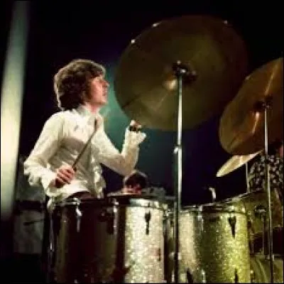 Nick Mason est le batteur des :