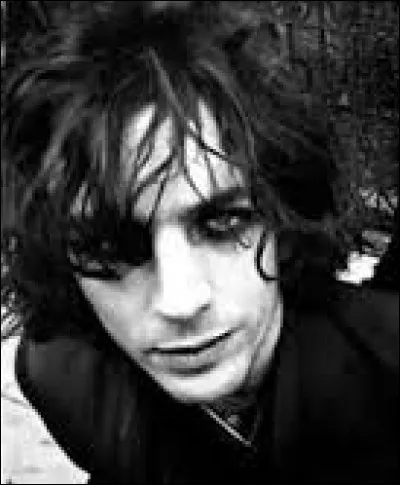 Syd Barrett est le chanteur des :