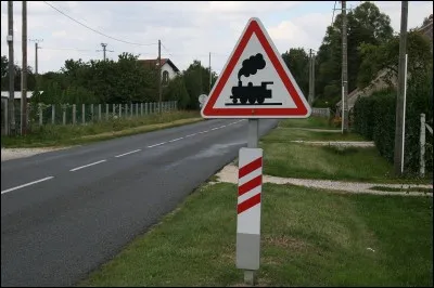 À quelle distance est la voie de chemin de fer sur l'image ci-contre ?