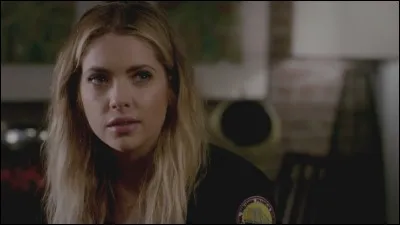 A qui Hanna montre-t-elle le Board Game et que lui demande-t-elle ?