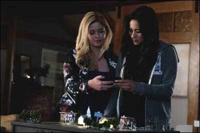 Qui joue au Board Game dans cet épisode et pourquoi ?