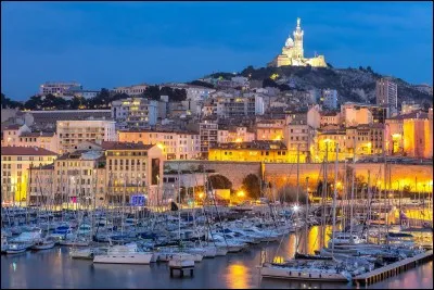 Marseille est la ____ ville la plus peuplée.