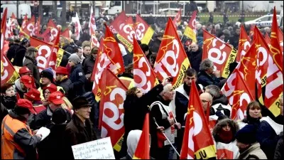 "La gauche a fait une grave erreur en cessant de dire que le travail est la seule façon de s'émanciper." "Elle a pu croire que la France pouvait aller mieux en travaillant moins. C'étaient de fausses idées"