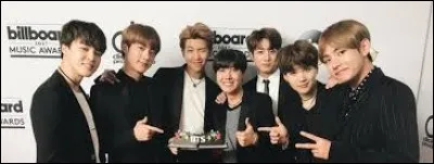 Qui a comme réflexe de mettre son doigt dans son oreille quand il chante dans les aiguës ?