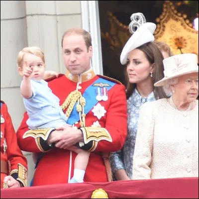 Une soci&eacute;t&eacute; chinoise qui voulait commercialiser un mug en porcelaine comm&eacute;morant le mariage de William et Kate l'illustre d'une photo de Harry et Kate :
