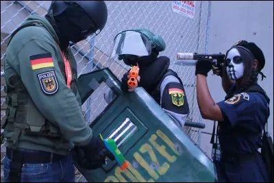 Tu es un joueur qui a pris Caveira et tu croises Blitz, que fais-tu ?