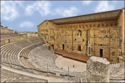 Se dit d'un pied qui n'est pas beau.