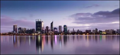 Quelle ville est en bord de mer/océan ?