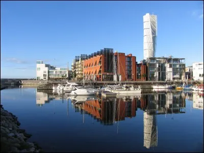 Laquelle de ces propositions n'est pas une ville suédoise ?