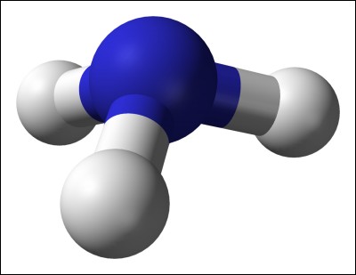 Combinaison gazeuse d'azote et d'hydrogène de formule NH3 existant à l'état libre ou dissoute dans l'eau.