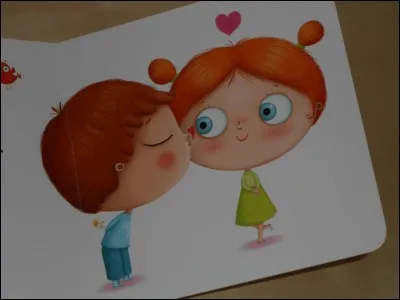 Il lui a fait un petit bisou sur la "joue".