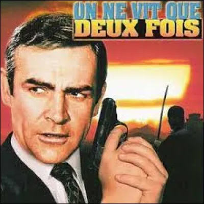 1967 : Sans surprise, le titre de la chanson du générique de ''On ne vit que deux fois'' est ''You Only Live Twice'' que chante Nancy Sinatra. Quel est le prénom de son père ?