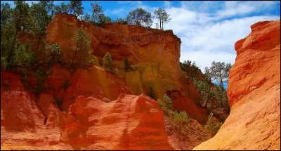 Si je visite le Colorado provençal, dans quel département suis-je ?