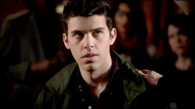 Qui a demandé à ce que Josh soit libéré de l'hypnose de Klaus ?