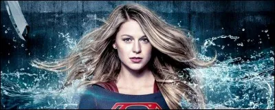 Dès les premiers épisodes, qui a soutenu Supergirl et l'a popularisée auprès des habitants de National City ?