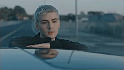 Qui est la personne concernée par la face A de la deuxième cassette et la raison pour laquelle elle est là ?