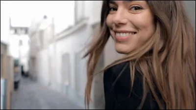 Avec quelle chanson, Alma décide-t-elle de chanter à l'Eurovision ?