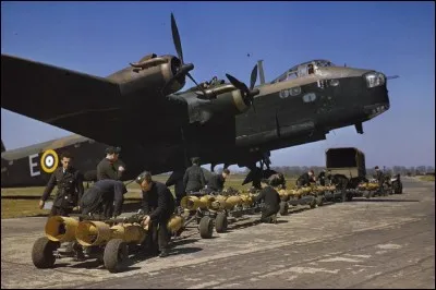 Bombardement allié sur une des principales villes allemandes, l'Opération Gomorrah se déroula du 25 juillet au 3 août 1943 et tua 45 000 civils allemands. Il a eu lieu à...