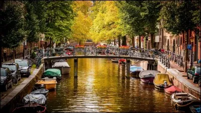 La capitale des Pays-Bas correspond à __________.