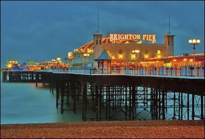 Que trouve-t-on dans la Brighton Pier ?