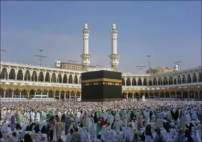 Combien de tours (tawaf) autour de ce cube les musulmans doivent-ils effectuer ?