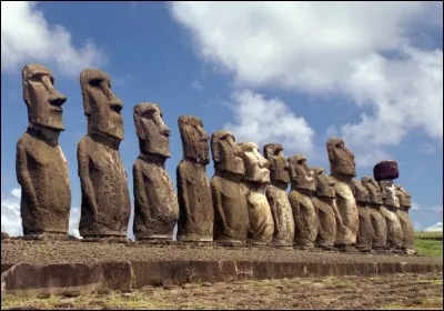 Avec quel types de roches sont construites les Moaï de l'île de Pâques ?