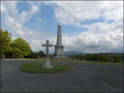 Quel est le nom de cette croix érigée en 1917 près de Bayonne en l'honneur du maréchal Soult ?