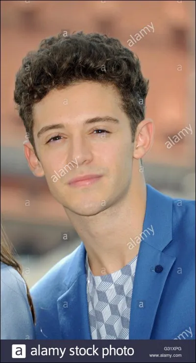 En quelle année a-t-il rejoint le groupe de rock local ?