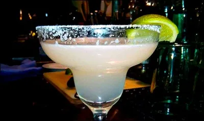 Quel alcool est la base du cocktail "Margarita" ?