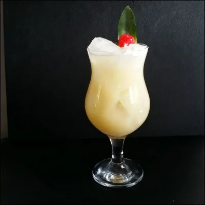 Quel jus de fruit entre dans la composition de la Piña colada ?
