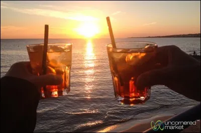 D'origine vénitienne quel est cet apéritif composé de vin blanc, de citron, d'apérol et d'eau pétillante ?