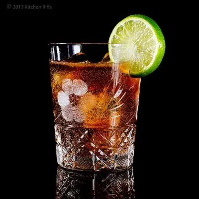 Quel nom porte le cocktail conciliant le rhum et le coca ?