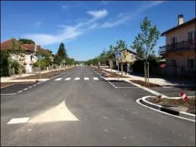 Je vous emmène en Occitanie visiter le village des Barthes. Commune de l'arrondissement de Castelsarrasin, elle se situe dans le département ...