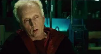 Qu'est-il écrit sur la nuque de chaque victime ?