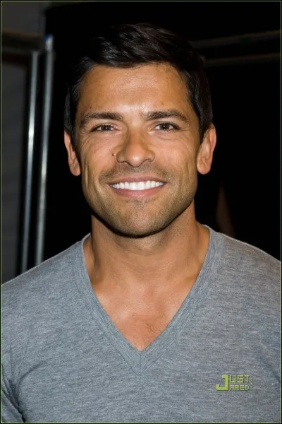 Qui joue le rôle de Hiram Lodge ?