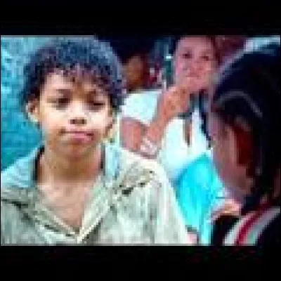 Que donne son meilleur ami au garçon avant qu'il déménage ?