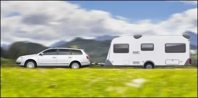 Au Canada, on appelle une "roulotte", une caravane.