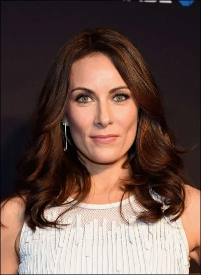 Qui interprète les rôles d'Alura Zor-El et de la Général Astra ?