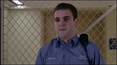 Quelle détenue a été tuée par le gardien Bayley à la fin de la saison 4 ?