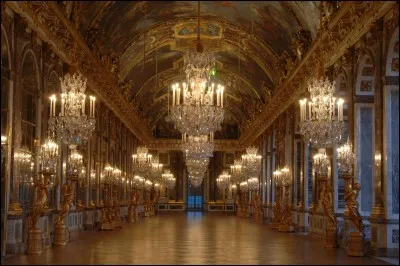 En quelle année a débuté la construction du château de Versailles ?