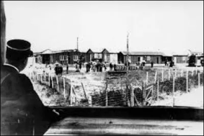 Ce film montre tour à tour comment les lieux des camps de concentration ainsi que le travail d'extermination pouvaient avoir une allure ordinaire.