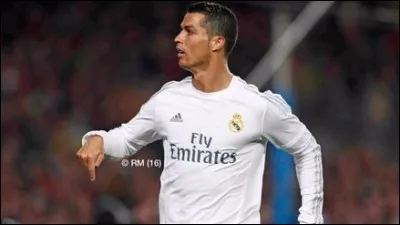 De quelle nationalité est-il ?