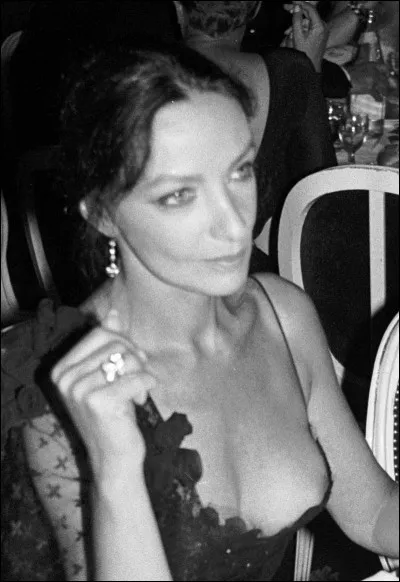 Sous quel nom connaît-on mieux Maïtena Douménach ?