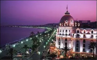 Cette ville se trouve à 230 km de Marseille.